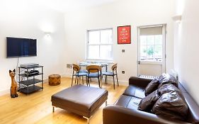 Bright & Comfortable Angel Apartment